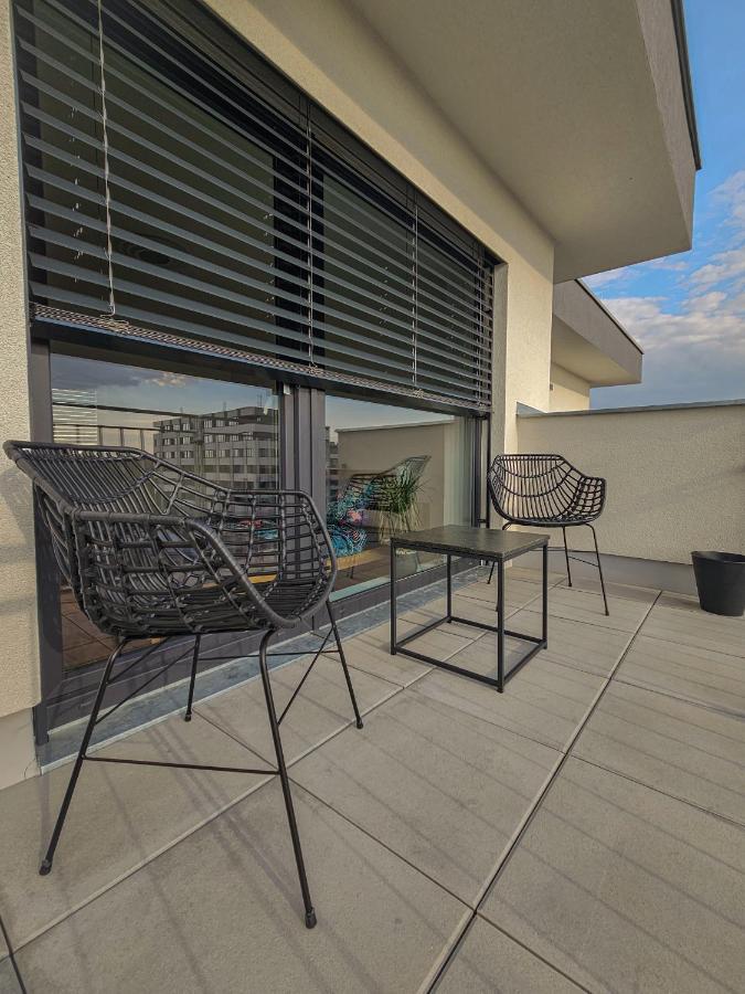 Modern Flat With Large Terrace Apartment Hradec Kralove Exterior photo